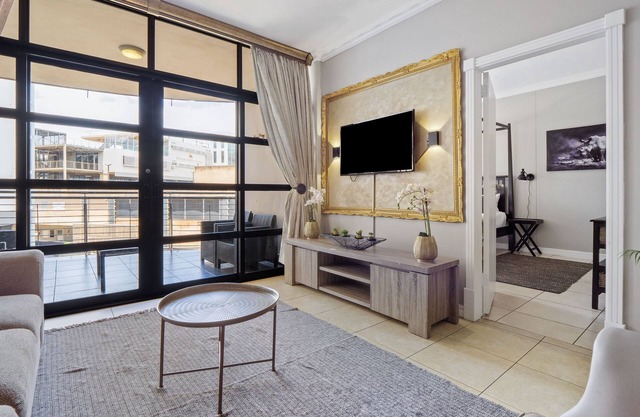 Deja Blue - Two Bedroom Apartment, Sleeps 4