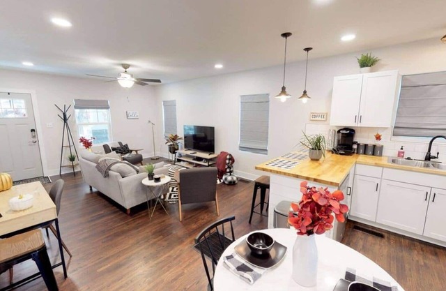 Delano Delight - Near Downtown - Pet Friendly!