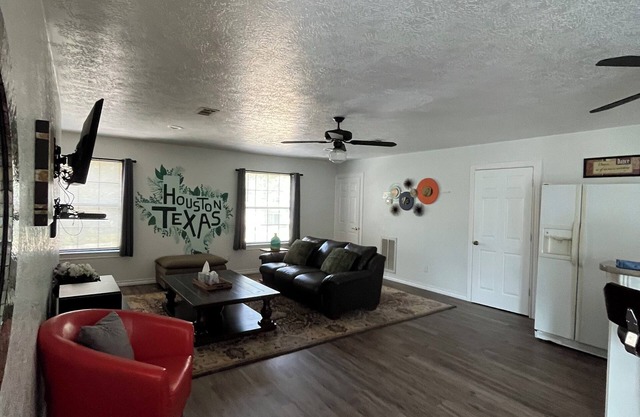 Delightful 2-bedroom apartment with AC in Houston