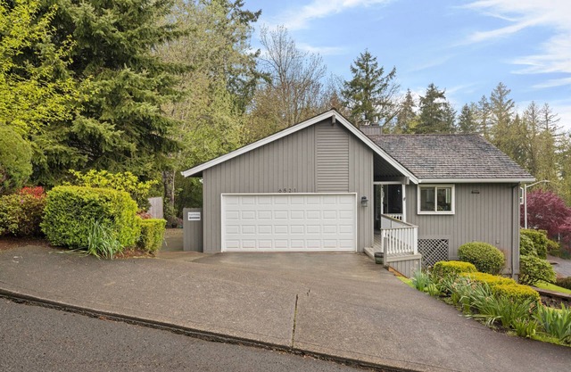 Delightful Central & Quiet SW Portland Location, Outdoor Patio w/View, 7 Miles to Downtown Portland
