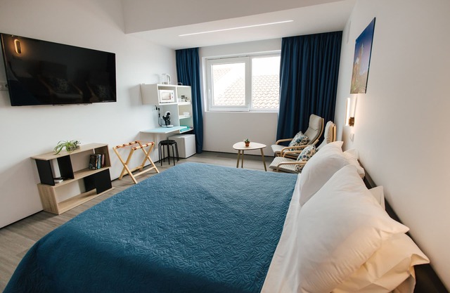 Delightful Seaside Studio Apartment D - Faraway