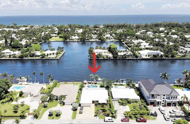 Delray INTRACOASTAL WATERFRONT 3BR, 2.5 baths with SPA AND POOL