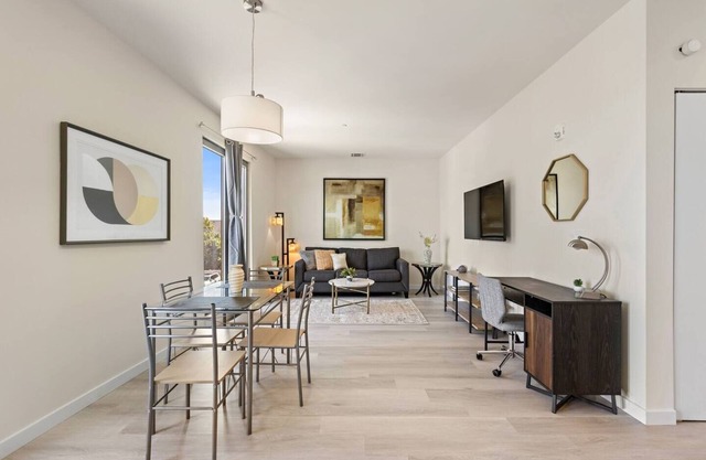 Deluxe 2BR ! Free Parking ! 30 min to NYC !