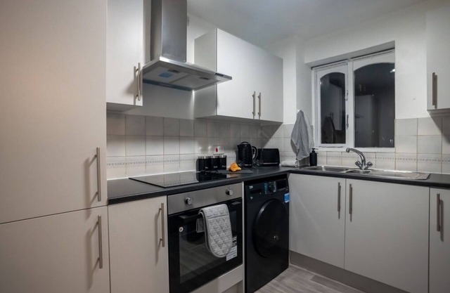 Deluxe Apartment-Free Parking-10mins to London