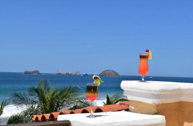 Deluxe Beach Front Villa “Tesoro D”