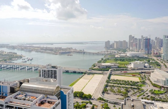 Deluxe Biscayne Bay Penthouse w/ Parking & Balcony
