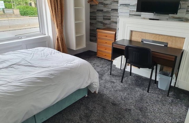 Deluxe Double Room With Ensuite4