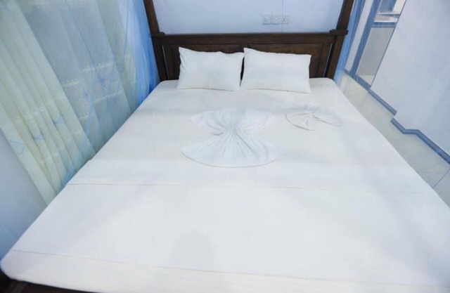 Deluxe Double Room with Balcony 1/1 person - Surfside Retreat Weligama