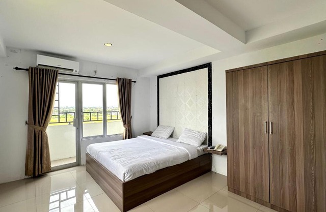 Deluxe Premium Studio Apartment Skyview
