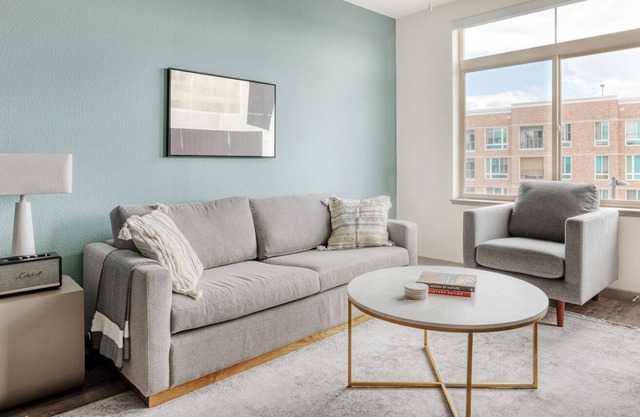 Deluxe Transit Village 1BR w/ Pool & Gym, walk to Google, by Blueground