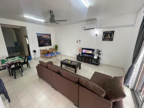 Desa Tebrau 3 IKEA Toppen near PeiKin Long Sing YiJia Restaurant