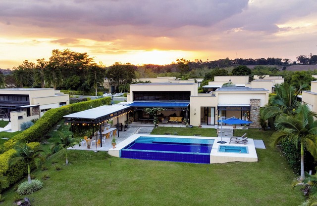 Desconecta de la rutina en nuestra acogedora casa rodeada de la naturaleza !