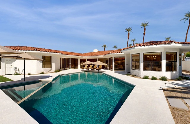 Desert home with sauna, netflix streaming, pool & dog friendly
