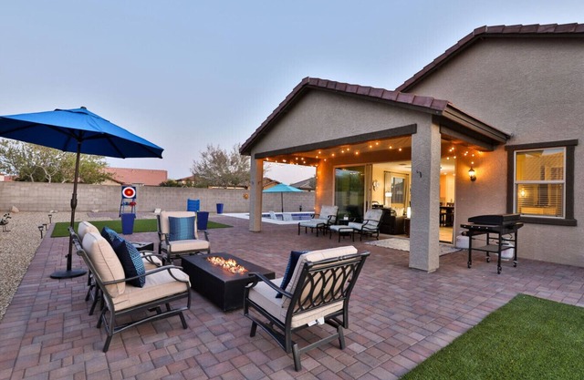 Desert Lynx 2, Beautiful Home, New Pool, Spacious Back Yard, 4 Bedroom 2 Bath!