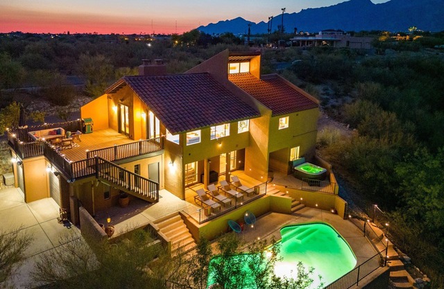 Desert Oasis: Heated Pool, Mini Golf, Hot Tub & Games