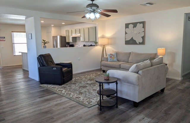 Desert Retreat w/heated pool/Family Friendly/Near stadiums & Dining