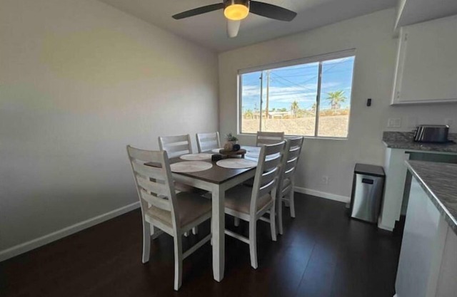 Desert Rose - Fully Renovated, Close to lake and trails, boat RV parking. Clean!