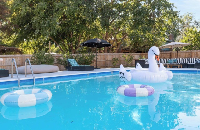 Designer Home w/Private Yard, Theatre & Games!