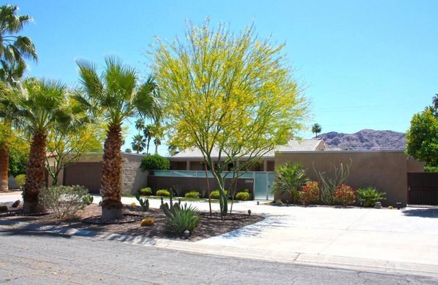 Designer Style And Comfort With Privacy and Huge Pool!