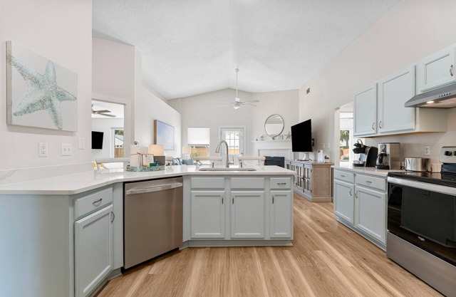 Destin Beach House with Private Pool - Deeded Beach Access, Free Golf Daily