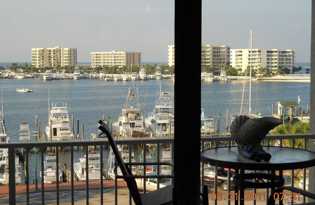 DESTIN HARBORWALK COUPLES PARADISE with Boatslip