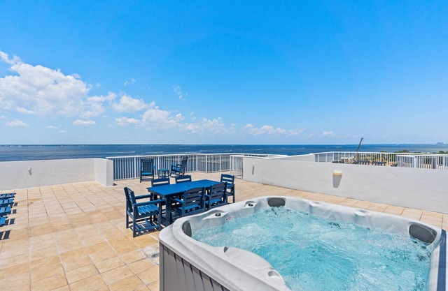 Destin West - Osprey PH02 ~ Rooftop Terrace w/Private Hot Tub & Grill