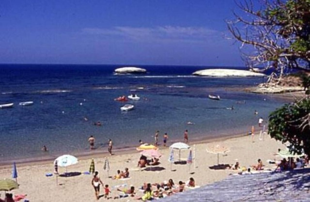 Detached house with a large porch at 200 meters from the beach