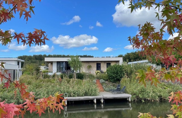 Detached 4-person villa with garden by the water, private jetty, fully equipped kitchen, and stylish living room with lots of natural light.