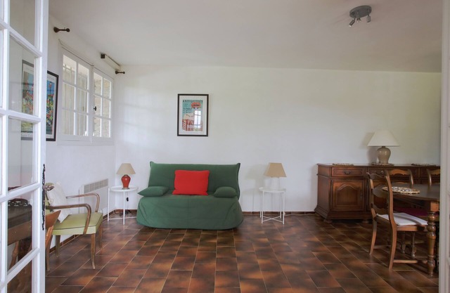 DETACHED GROUND FLOOR VILLA WITH PRIVATE POOL NEAR ST TROPEZ