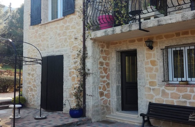 Detached house in the Durance valley