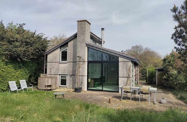 Detached house, fantastic location - dune, beach and sea