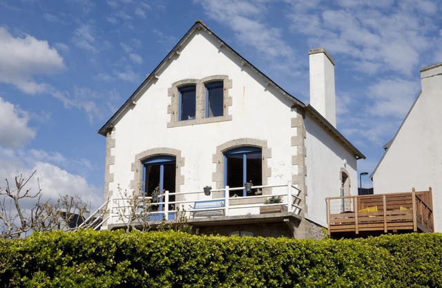Detached house renovated with sea view.