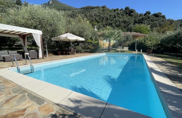 Detached newly renovated holiday home with private pool for 4 persons