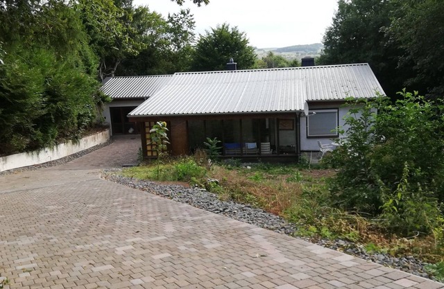 Detached vacation home with 3 bedrooms in a natural garden.