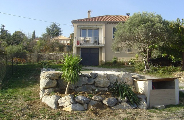 Detached villa with pool and garden