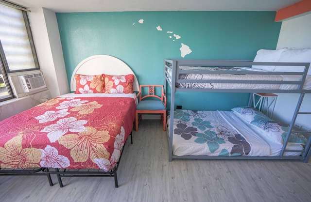 Diamond/Canal/mountain View Cozy condo in amazing Honolulu with AC, fitness room