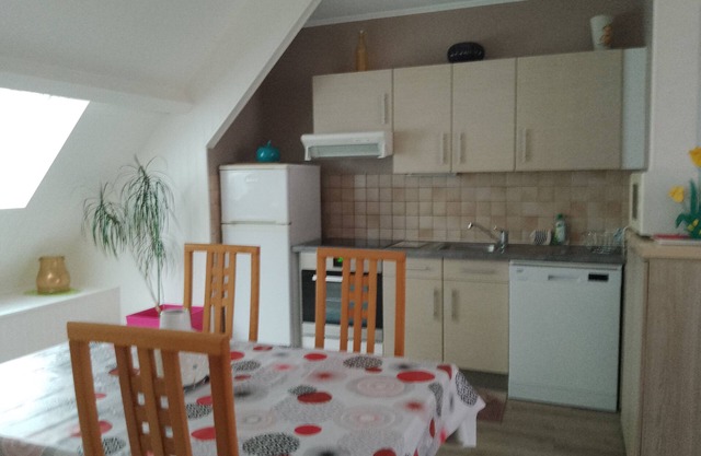 Dinard apartment within walking distance, L'écluse beach, shops, casino, transport