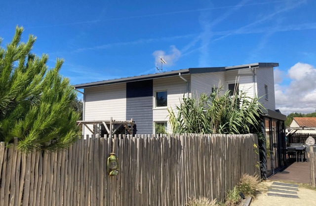 Direct access to the beach