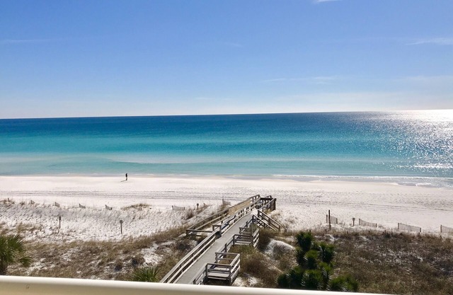Direct Beach Front, Free Beach Service, Exceptionally Clean, Amazing Reviews!