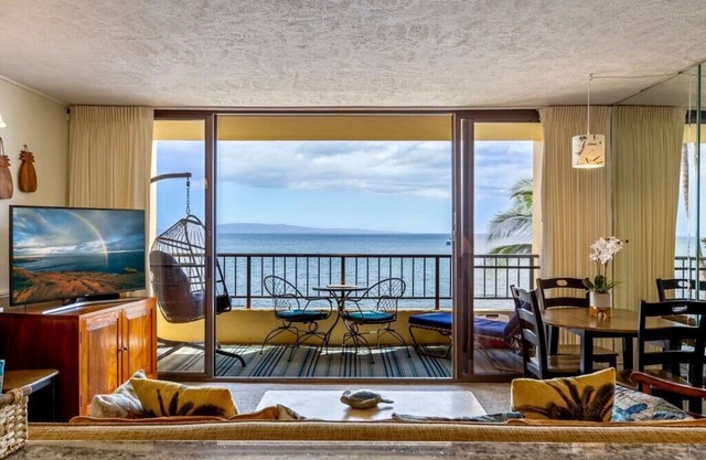 Direct oceanfront gem @ Sugar Beach Resort, Coastal vibes, Central AC & more!n