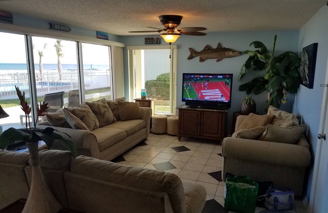 DIRECTLY ON THE OCEAN! DIRECTLY ON THE POOL 1st Floor #26