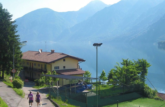 Directly on the lake with two bedrooms