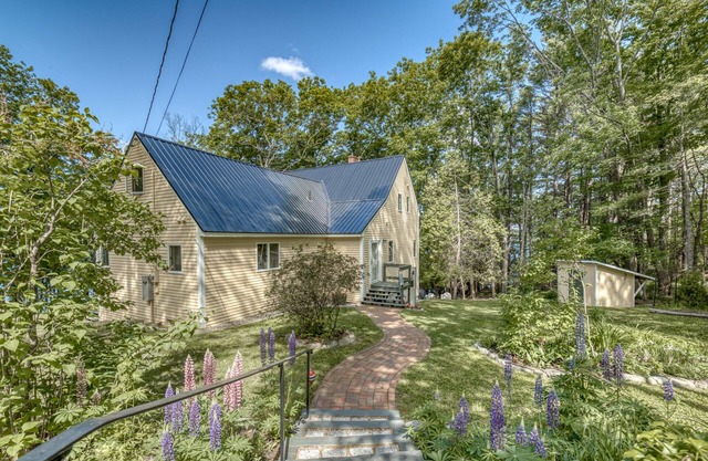 Discounted for Spring Lovely Waterfront Home in MidCoast Maine