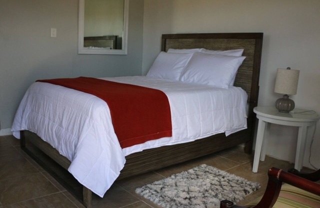 Discover Hideaway Chateaux:A Secluded Island Studio Oasis w/Pool & Scenic Views