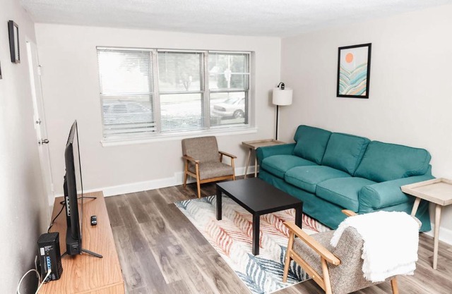 Discover St Louis in a Cozy APT with Pool and Gym