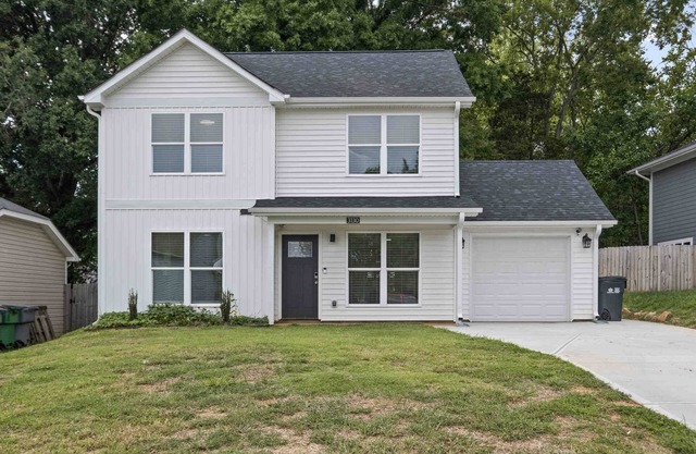 Discover Urban Luxury: 4-Bedroom Retreat in the Heart of Uptown Charlotte!