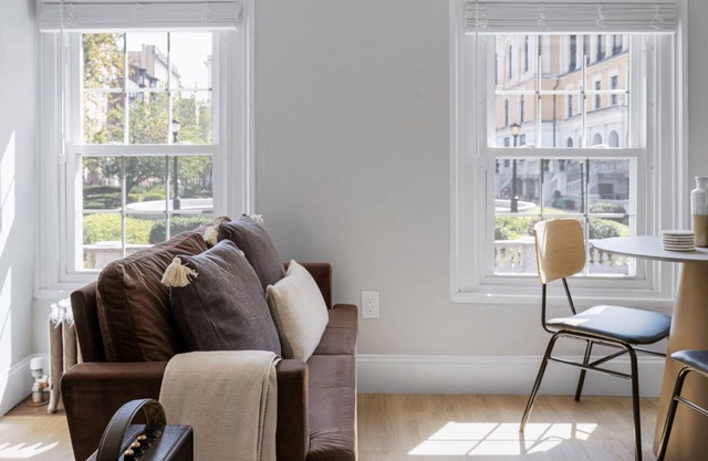 Divine Beacon Hill Studio, nr Restaurants & Shops, by Blueground