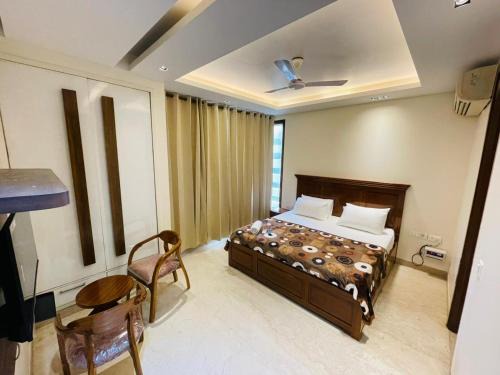 Divine India Service Apartment 4Bhk D-163 Saket
