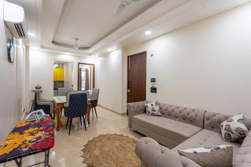 Divine India Service Apartment 3Bhk,J-267