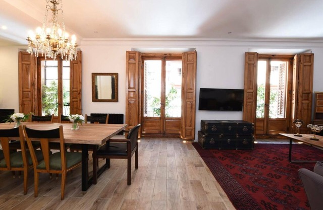 DIWAN Suite apart. 4BDR/5BTH - Atocha/City Center